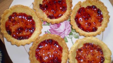 песочные тарталетки с вишней