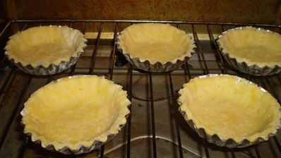 песочные тарталетки с вишней