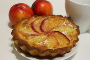 Сдобные тарталетки с нектарином