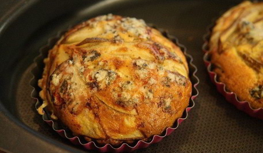 Рецепт тарталеток из слоеного теста с грушей и голубым сыром