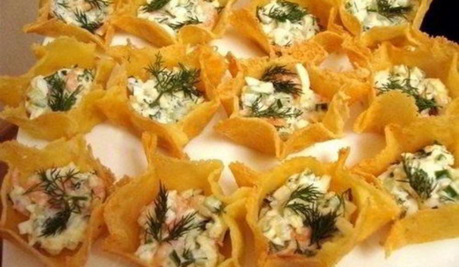 Рецепт тарталеток из сыра с огурцом и креветками