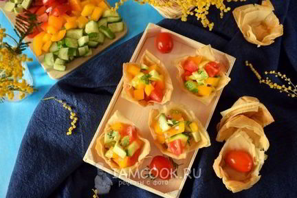 Тарталетки из теста фило с салатом