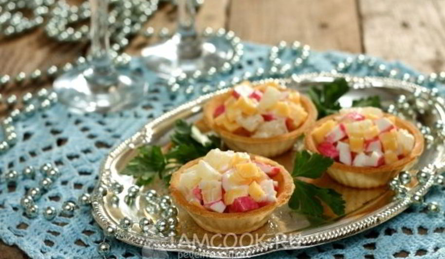 Рецепт тарталеток с ананасами и крабовыми палочками
