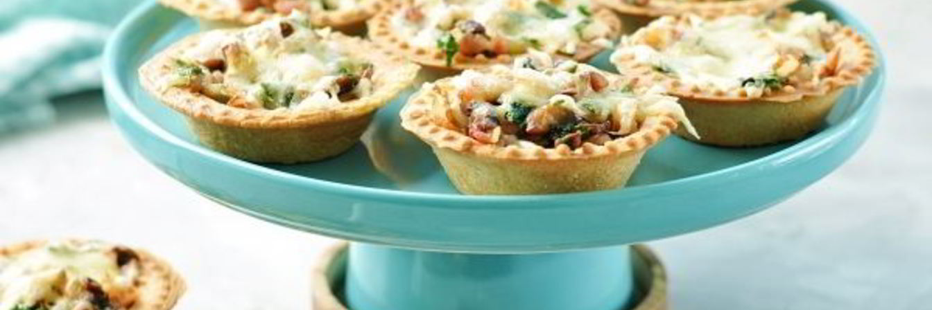 Тарталетки с грибами и сыром в духовке