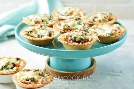 Тарталетки с грибами и сыром в духовке