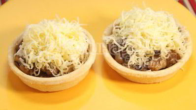 тарталетки с грибами и сыром