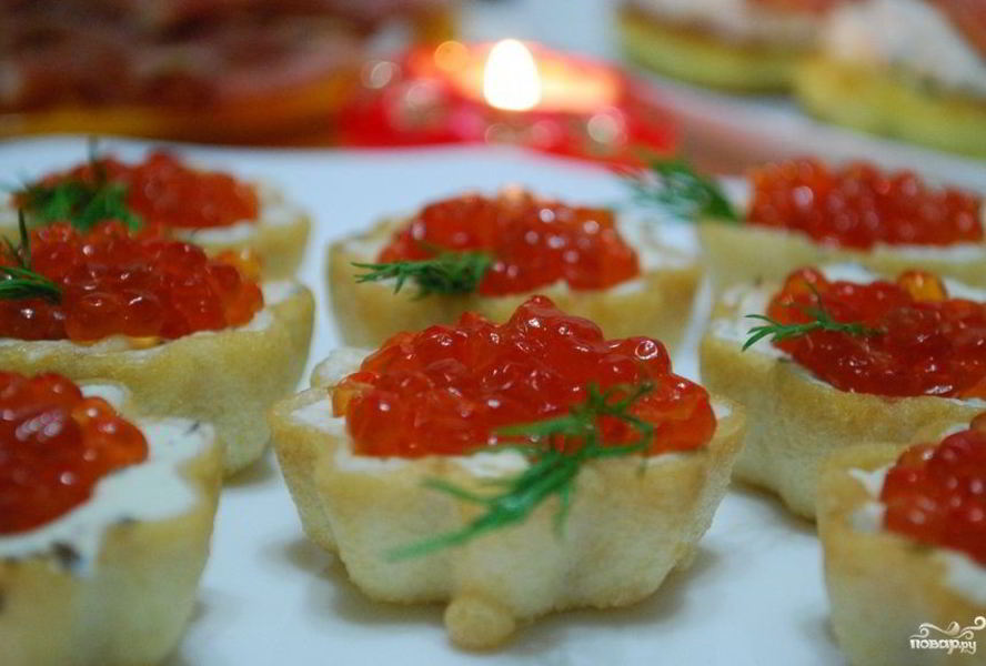 Тарталетки с икрой и творожным сыром
