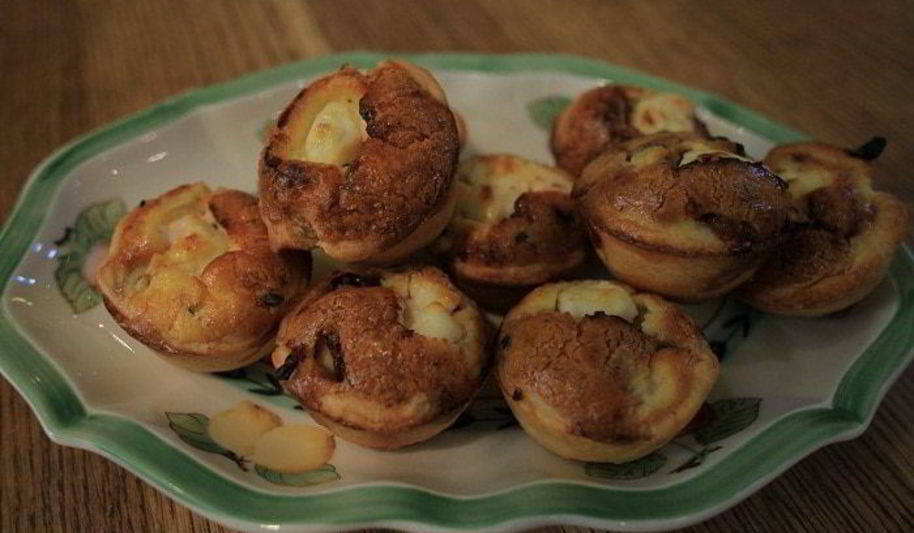 Рецепт тарталеток с карамелизированным луком и фетой