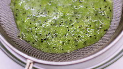 тарталетки с киви и клубникой