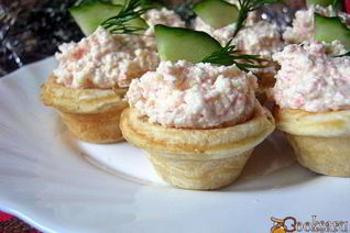Тарталетки с крабовым паштетом