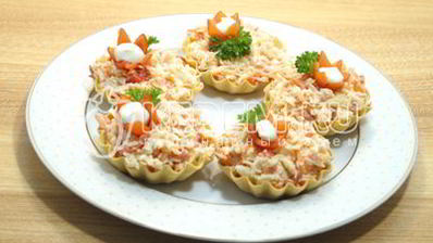 тарталетки с крабовым салатом