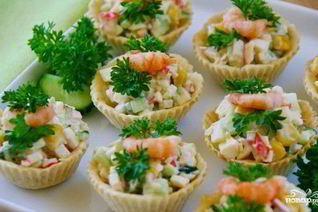 Тарталетки с крабовыми палочками и сыром