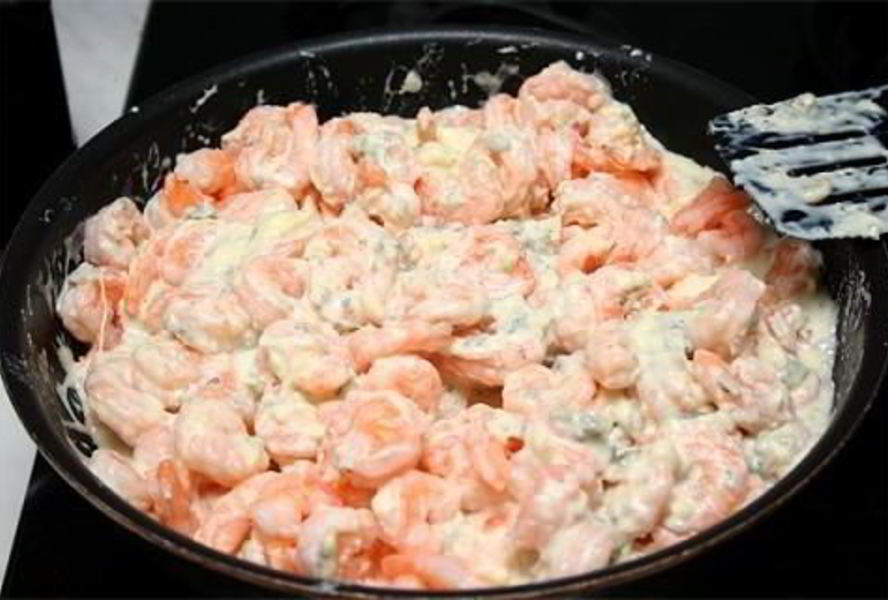 Тарталетки с креветками и сыром