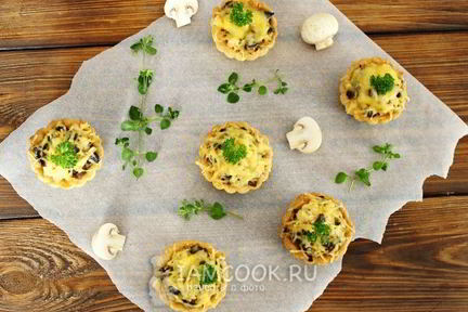 Тарталетки с курицей и грибами