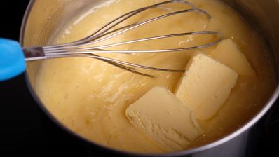 тарталетки с лимонно-лаймовым кремом и меренгой