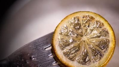 тарталетки с лимонно-лаймовым кремом и меренгой