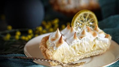 тарталетки с лимонно-лаймовым кремом и меренгой