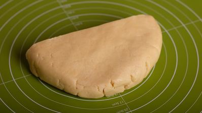 тарталетки с лимонно-лаймовым кремом и меренгой