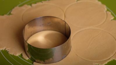 тарталетки с лимонно-лаймовым кремом и меренгой