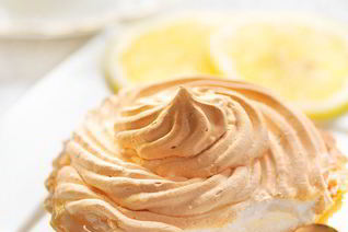 Тарталетки с лимонным кремом и меренгой