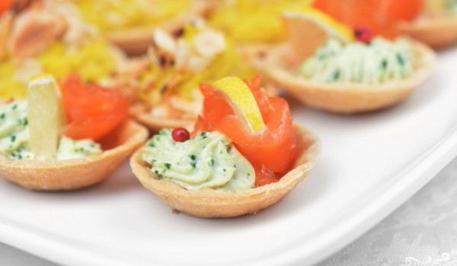 Рецепт тарталеток с лососем и авокадо