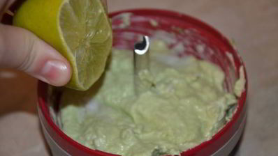 тарталетки с муссом из авокадо