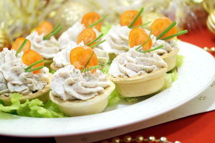 Тарталетки с паштетом из крабового мяса