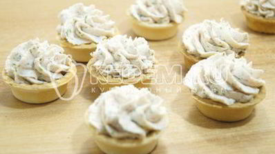 тарталетки с паштетом из крабового мяса