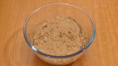 тарталетки с печеночным муссом, перепелиными яйцами и помидорами черри