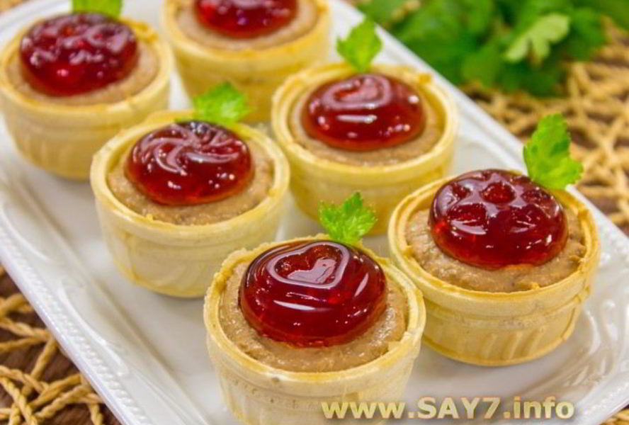 Тарталетки с печеночным паштетом и гранатовым желе