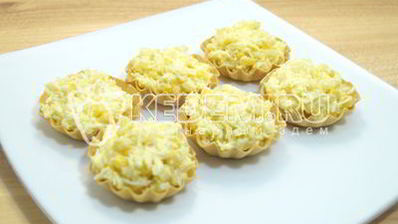 тарталетки с пикантным салатом