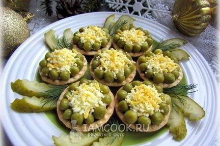 Тарталетки с салатом из печени трески