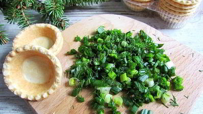 тарталетки с салатом из печени трески