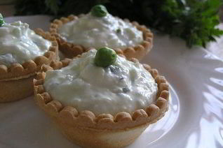 Тарталетки с сырным кремом и мятой
