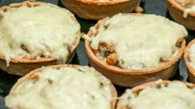 тарталетки с сыром и грибами