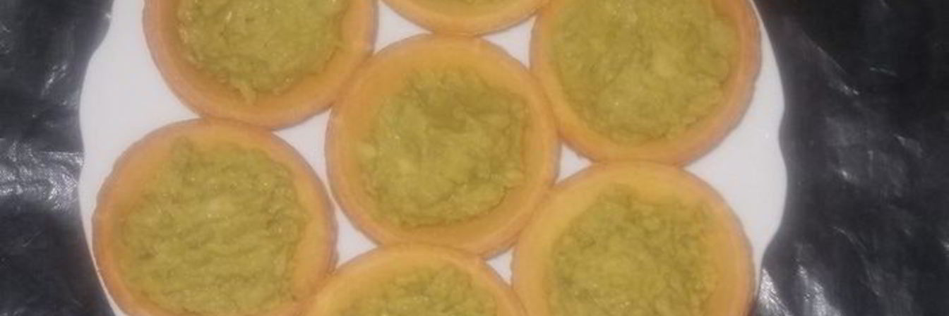 Тарталетки с зеленым горошком и авокадо