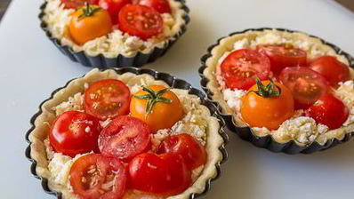 томатные тарталетки с сыром