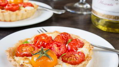 томатные тарталетки с сыром