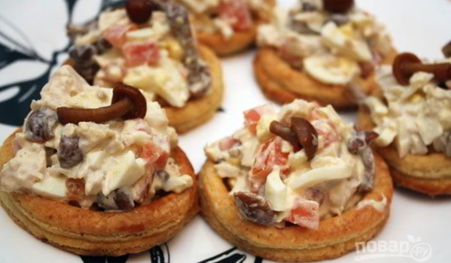 Рецепт творожных тарталеток с куриным салатом