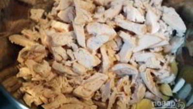 творожные тарталетки с куриным салатом