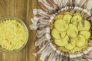 Картофельный тарт с беконом и сыром