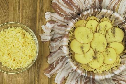 Картофельный тарт с беконом и сыром