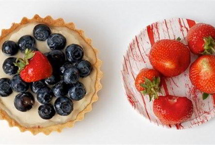 Маленькие тарты из песочного теста с творожным кремом и ягодами