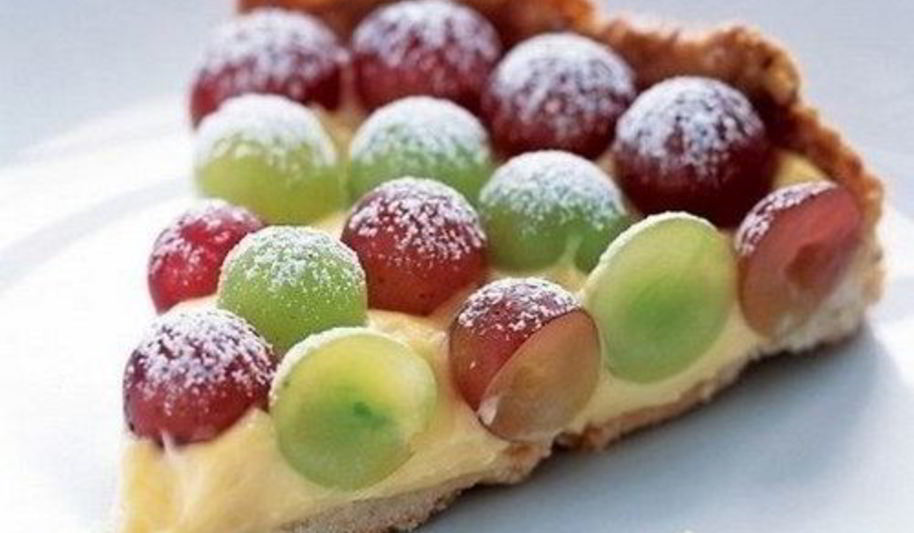 Рецепт нежного тарта со свежим виноградом