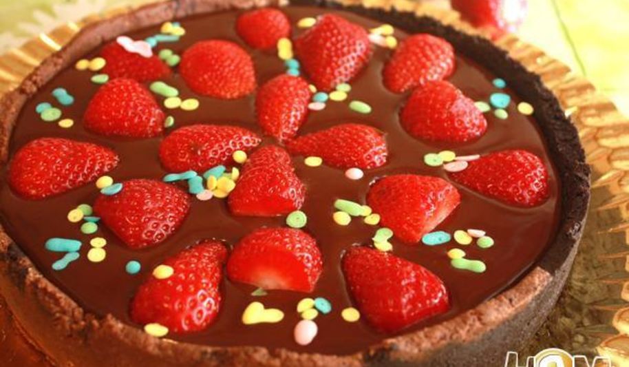 Рецепт шоколадного тарта с клубникой