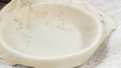 сытный тарт с моцареллой и помидорами