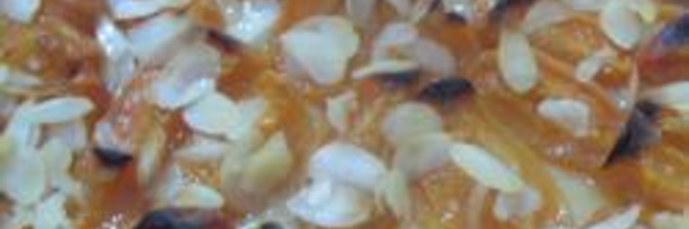 Тарт с абрикосами на слоеном тесте