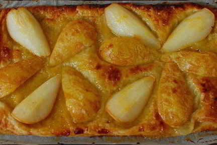 Тарт с грушами в абрикосовой глазури