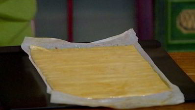 тарт с грушами в абрикосовой глазури