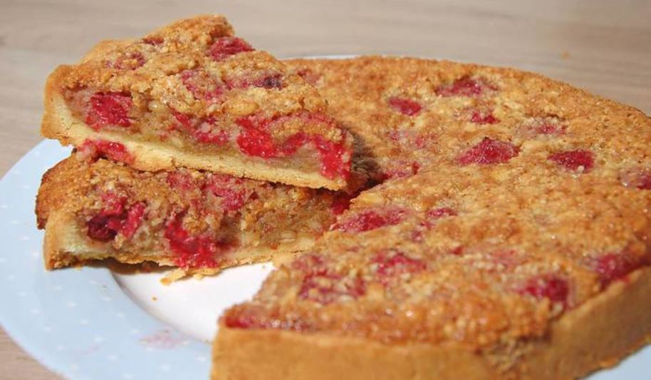 Рецепт тарта с малиной и кедровыми орешками